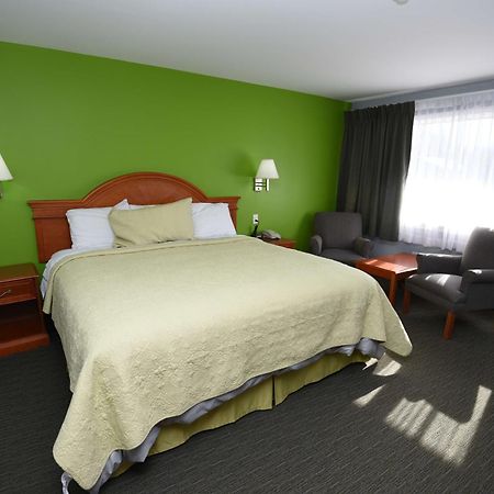 Nipissing Inn Север Бэй Экстерьер фото